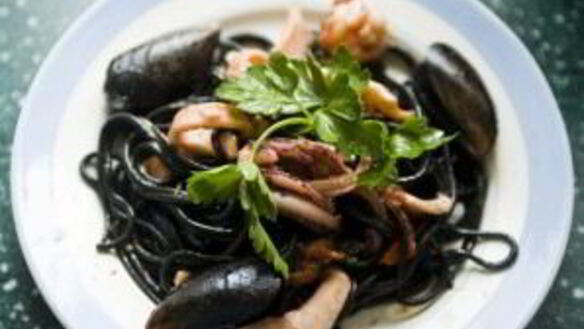 ШАГ 9. лапша с чернилами каракатицы