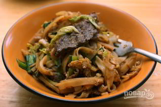 Лапша с говядиной и китайской капустой