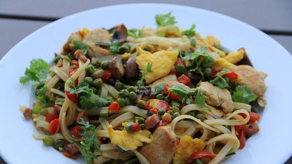 ШАГ 7. лапша с курицей и овощами по-сингапурски