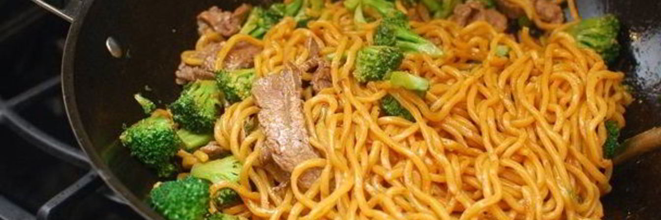 Лапша с мясом и брокколи