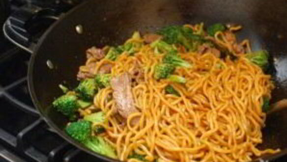 ШАГ 6. лапша с мясом и брокколи