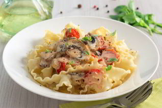 Лапша со сливочным соусом