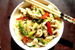 Лапша-удон с курицей и креветками