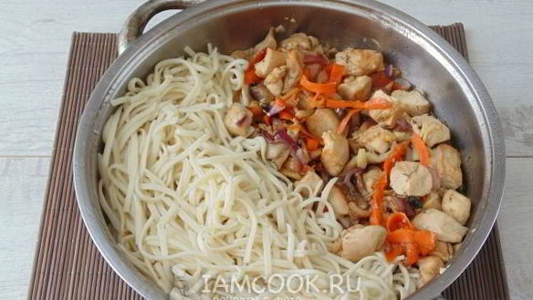 ШАГ 12. лапша удон с курицей