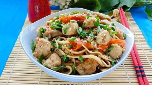 ШАГ 14. лапша удон с курицей