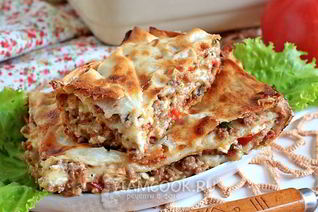 Лазанья из лаваша с фаршем и сметанным соусом
