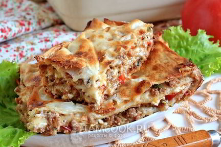 Лазанья из лаваша с фаршем и сметанным соусом