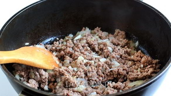 ШАГ 7. лазанья из лаваша с фаршем и сметанным соусом