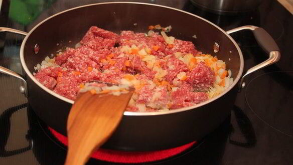 ШАГ 2. лазанья с мясным соусом и томатами