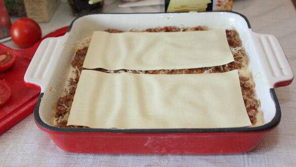 ШАГ 9. лазанья с мясным соусом и томатами