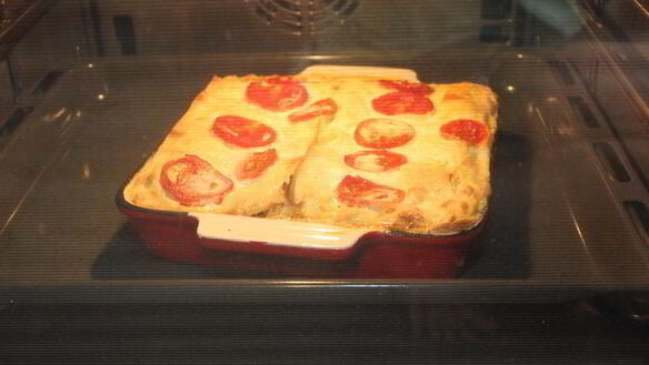 ШАГ 10. лазанья с мясным соусом и томатами