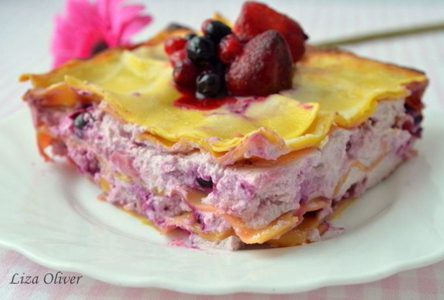 Лазанья с рикоттой и ягодным ассорти
