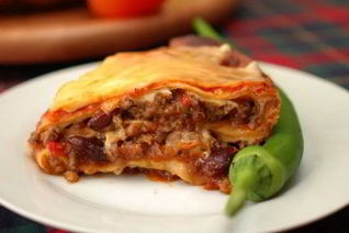 Мексиканская лазанья с фасолью и кукурузой