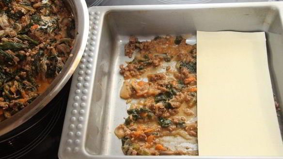 ШАГ 7. мясная лазанья со шпинатом