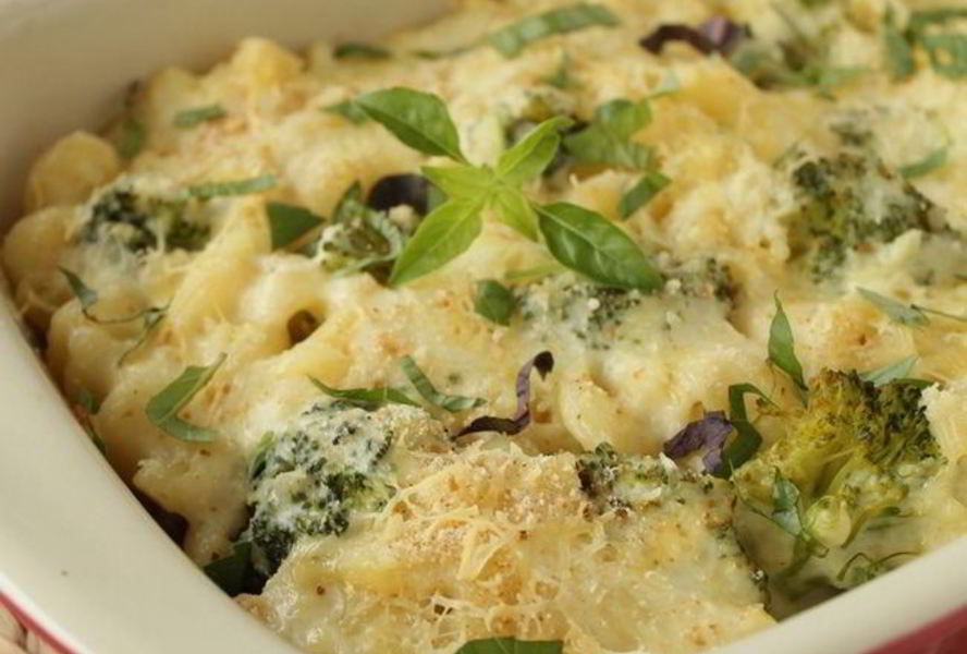Гратен из макарон, куриной грудки и брокколи