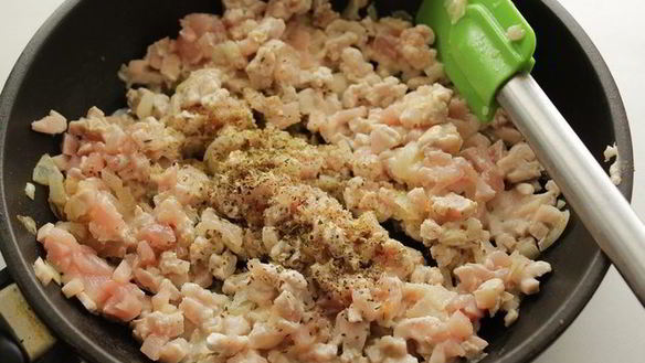 ШАГ 2. гратен из макарон, куриной грудки и брокколи