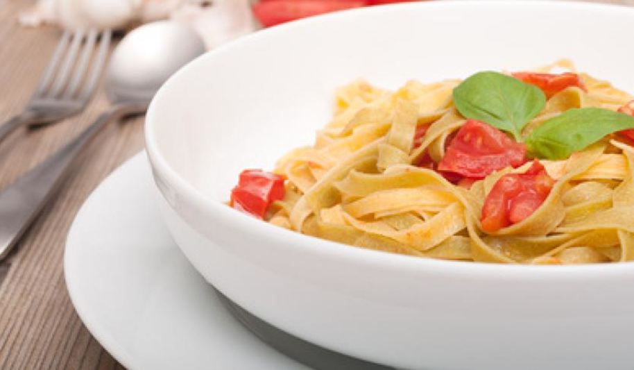 Рецепт итальянская паста с чесноком и помидорами