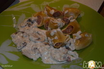 Каннеллони фаршированные в сливочном соусе