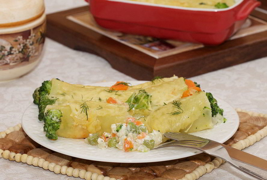 Каннеллони с курицей и овощами
