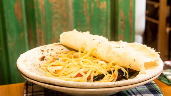 ШАГ 8. лингвини, запеченные под фокаччей