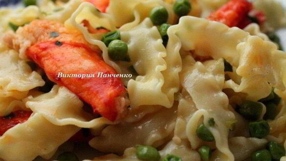 ШАГ 9. мафальдине с камчатским крабом и зеленым горошком, запеченные в пергаменте