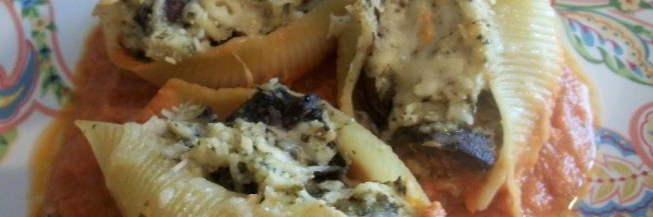 Макароны, фаршированные курицей и грибами