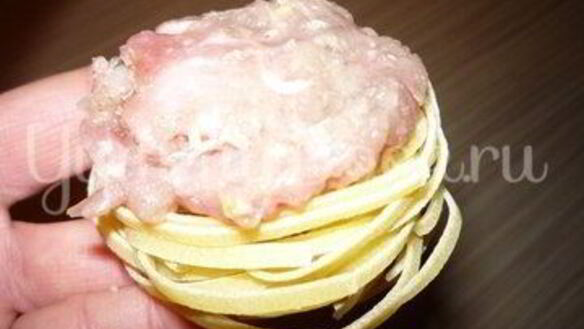 ШАГ 4. макароны гнезда с фаршем из мультиварки