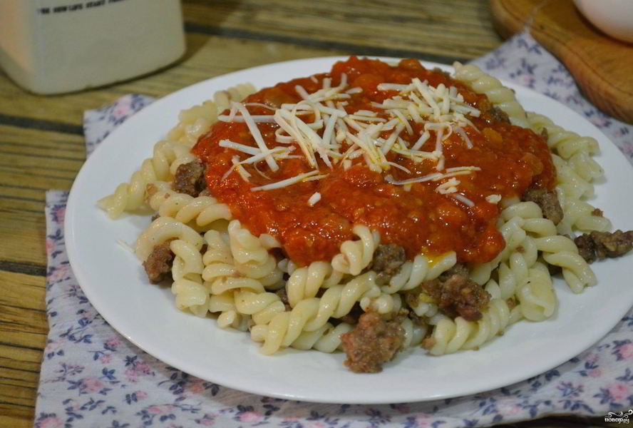 Макароны с фаршем под соусом