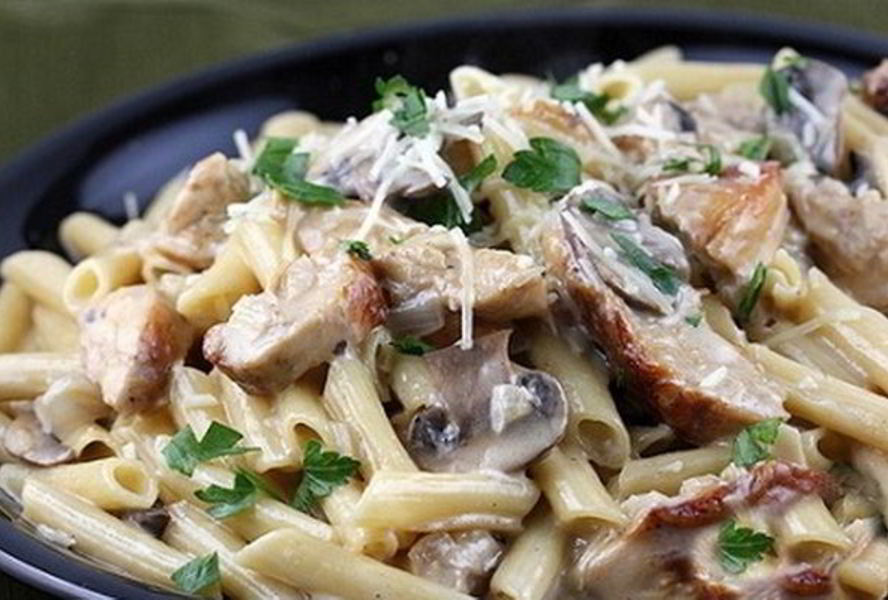 Макароны с грибами и куриным филе