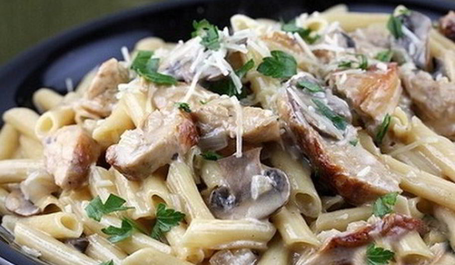 Рецепт макароны с грибами и куриным филе