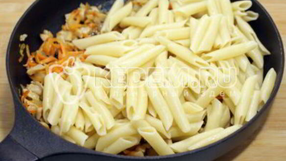 ШАГ 4. макароны с грибами