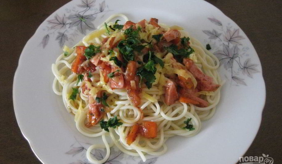 Рецепт макароны с колбасой и томатным соусом
