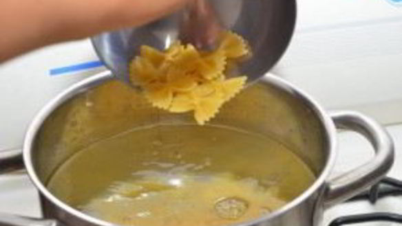 ШАГ 2. макароны с мидиями