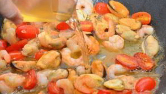 ШАГ 6. макароны с мидиями