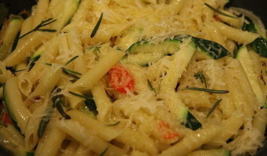 Рецепт макароны с цукини, пармезаном и розмарином