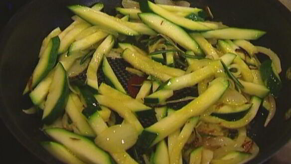 ШАГ 7. макароны с цукини, пармезаном и розмарином