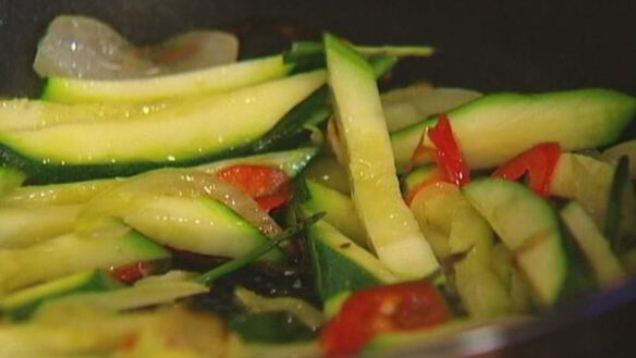 ШАГ 8. макароны с цукини, пармезаном и розмарином