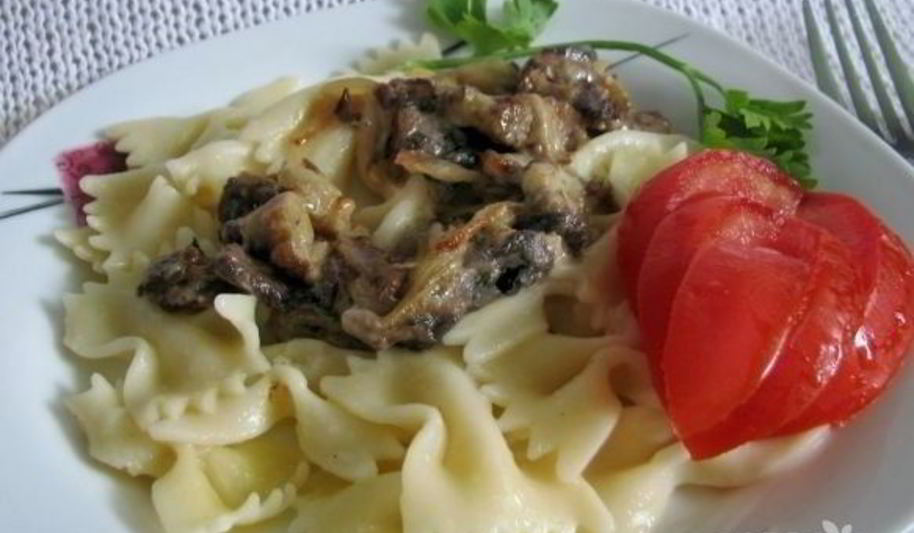 Рецепт макароны со сливочным чесночно-грибным соусом