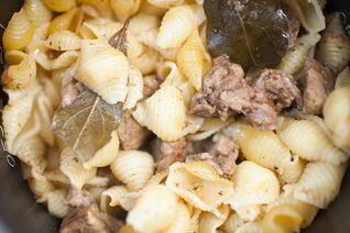 Макароны в мультиварке с мясом