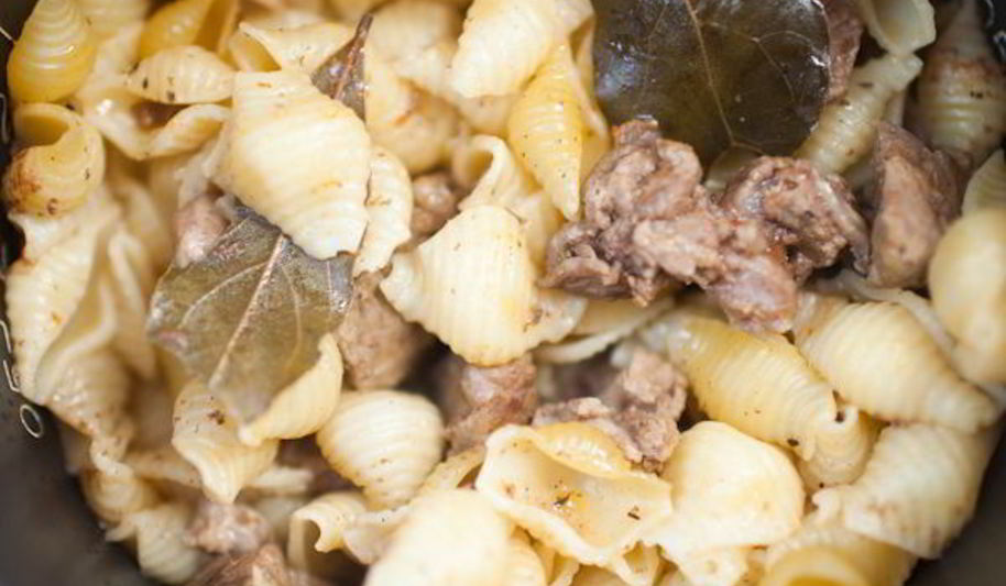 Рецепт макароны в мультиварке с мясом