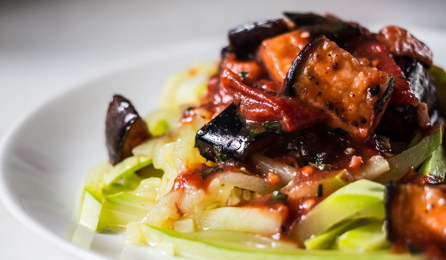 Рецепт паста из кабачков с томатным соусом