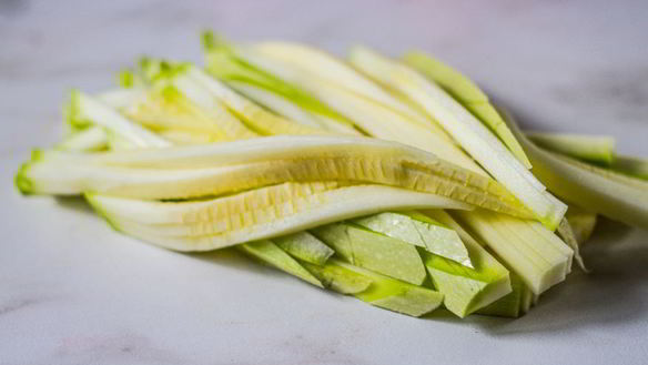 ШАГ 3. паста из кабачков с томатным соусом