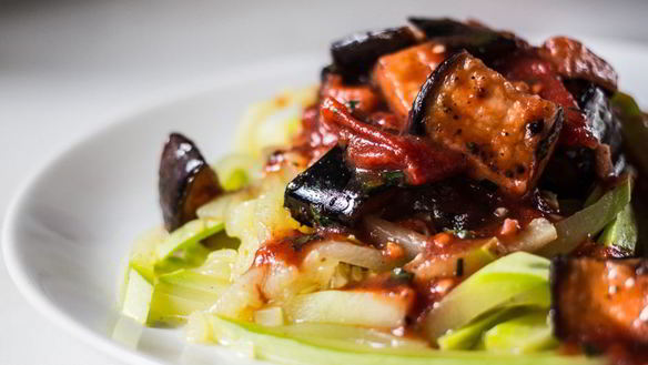 ШАГ 7. паста из кабачков с томатным соусом