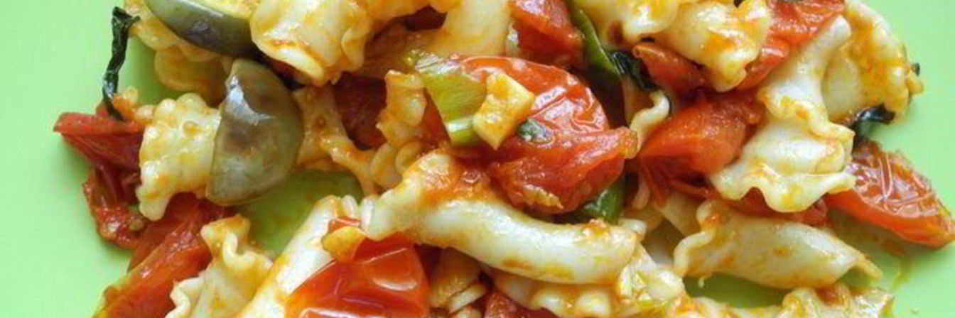 Паста Китайские грузди с томатами и баклажанами