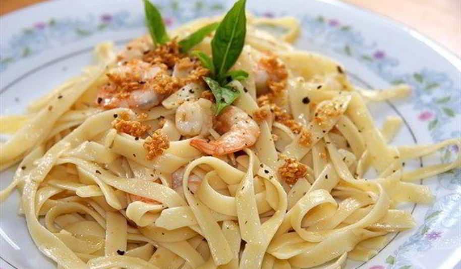 Рецепт паста лингвини с креветками и свежей зеленью