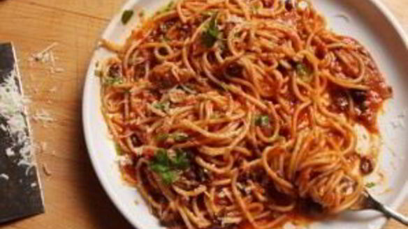 ШАГ 6. паста с анчоусами и оливками