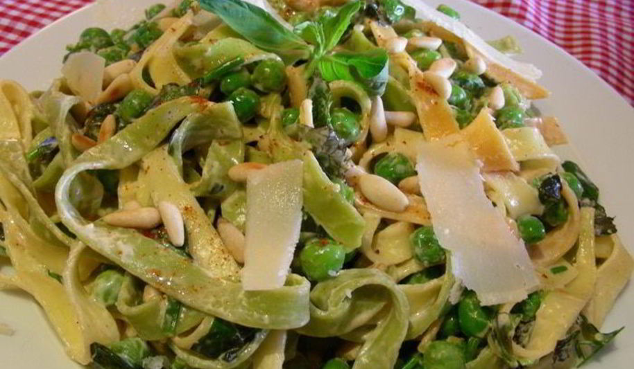 Рецепт паста с ароматными травами, зеленым горошком, маскарпоне и кедровыми орешками