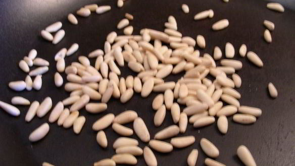 ШАГ 2. паста с ароматными травами, зеленым горошком, маскарпоне и кедровыми орешками