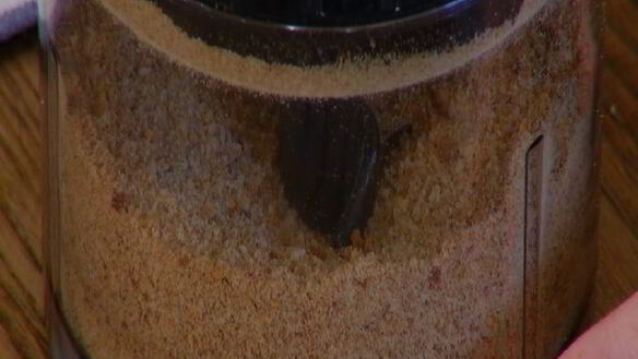 ШАГ 4. паста с карамелизированным луком и свежим сыром