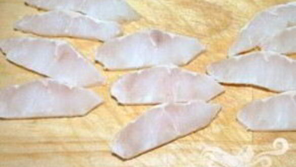 ШАГ 2. паста с хеком и ломтиками авокадо